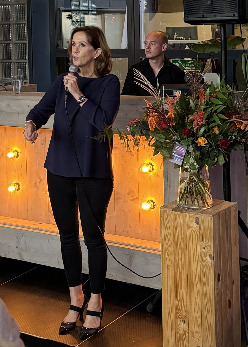 marjaruigrok's tweet image. Dank voor de uitnodiging van Borrel &amp;amp; Bites @TolsmaGerco @Intertraining Mooie presentatie van @AnnemarieGaal over #ondernemerszin met mooie quote van een ijshockeyer: ‘’Skate altijd naar waar de puck heengaat en niet waar hij vandaan komt’’ #kansen #outofthebox @TrudievantHull