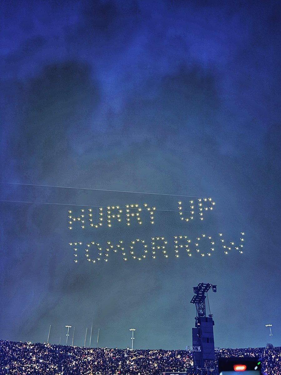 saracrdso's tweet photo. Posting a bit late, but damn I am still shocked that I was able to see this craziness live. @theweeknd it’s the way I love you ❤️‍🔥 https://t.co/w9r3471Ngg
