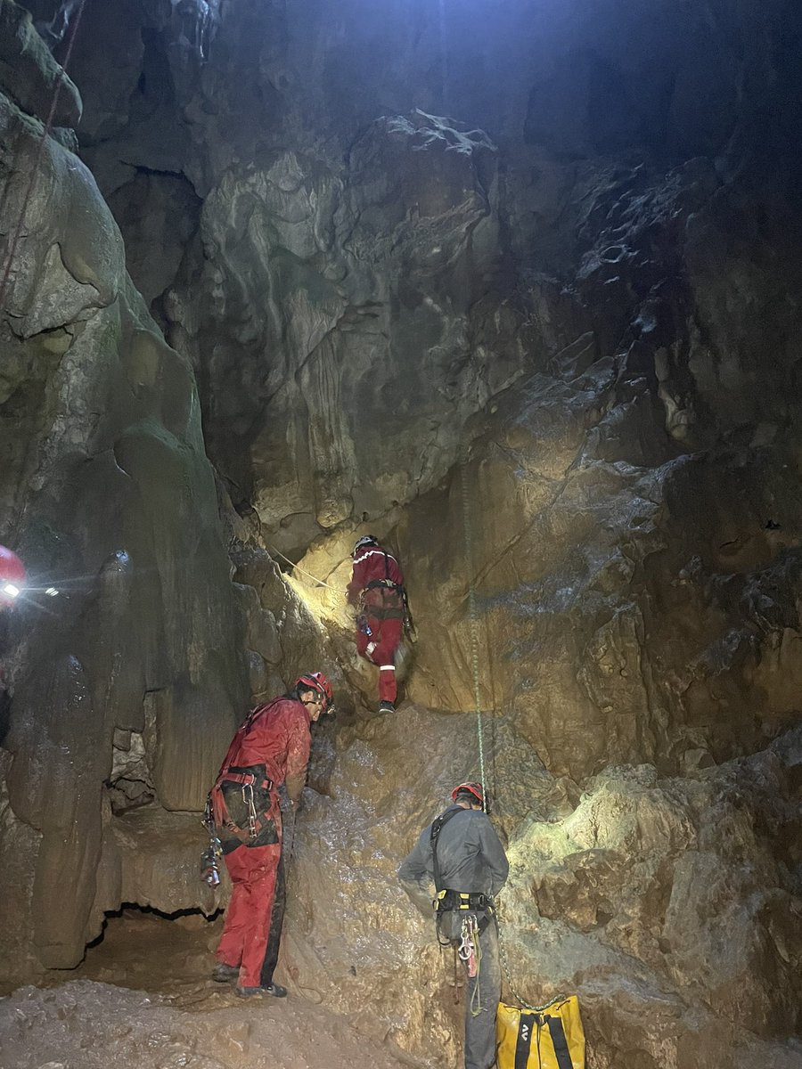 Cette semaine nous accueillons en terre ardéchoise le GRIMP 49 en recyclage SMPM.
Rencontre avec une  belle équipe dynamique  au deux avens à Vallon pont d’arc. @sdis_49