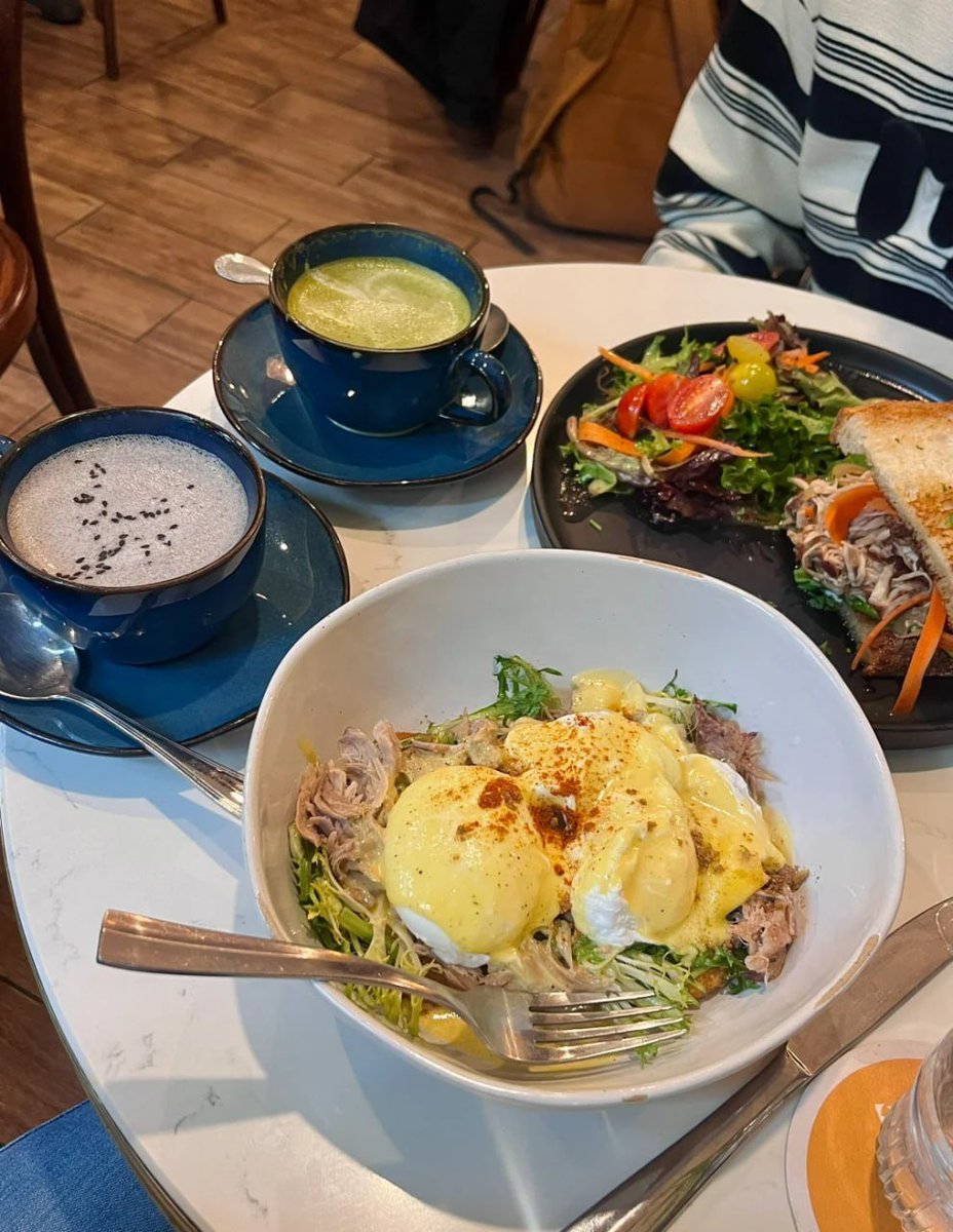 I am really captivated by today's brunch! The atmosphere is also great, right by the Charles River! Every dish is delicious! Blind Spot was not wrong!  I ordered Duck benidict egg  and I was stunned! The duck meat is not fishy at all! The runny egg is cooked just right