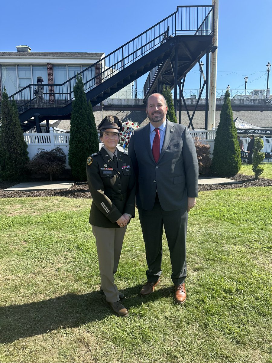 CMDMCarr's tweet image. It was a privilege to be a part of the ceremony at @BrooklynFMWR this morning honoring those victims of 9/11 and the men and women who gave their lives to defend their country in response to these attacks. #forthamilton #brooklyn