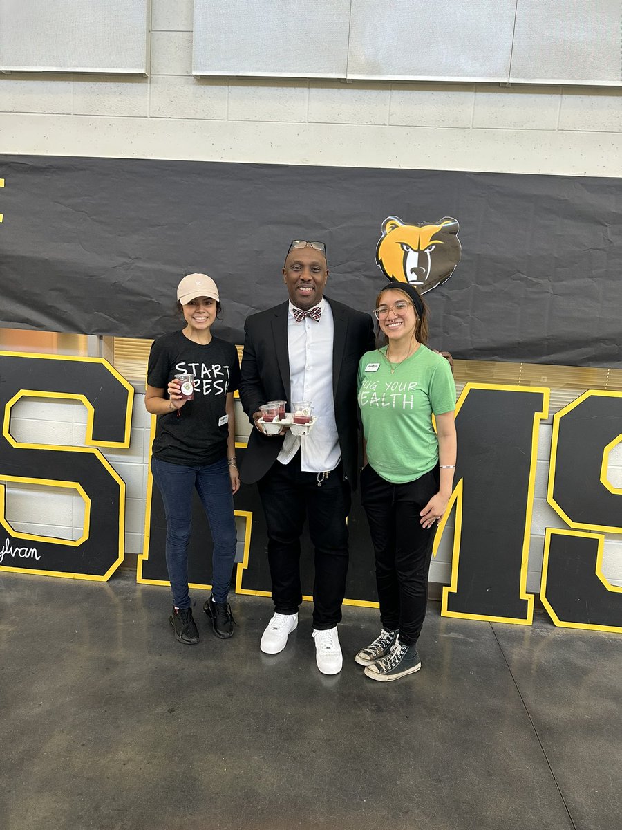 Larry A. Guilford, Ed. S (@mrguilford_shms) on Twitter photo Big thanks to <a href="/ArdensGardenATL/">Arden's Garden</a> for stopping by this afternoon and surprising our <a href="/APSSylvanHills/">Sylvan Hills Middle School</a> faculty & staff with some healthy and tasty smoothies! #PartnersInTheCommunity Big thanks to <a href="/ArdensGardenATL/">Arden's Garden</a> for stopping by this afternoon and surprising our <a href="/APSSylvanHills/">Sylvan Hills Middle School</a> faculty & staff with some healthy and tasty smoothies! #PartnersInTheCommunity