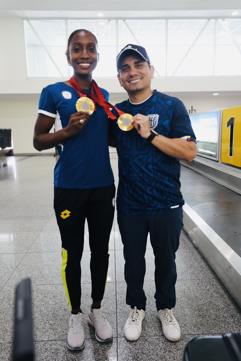 Dos medallas de ORO Paralímpicas no se las consigue de la noche a la mañana.
Detrás de ello hay persistencia, esfuerzo, sacrificio y resilencia.

Felicidades Kiara por esta gran hazaña.

#BienvenidaKiara 👋🏽
