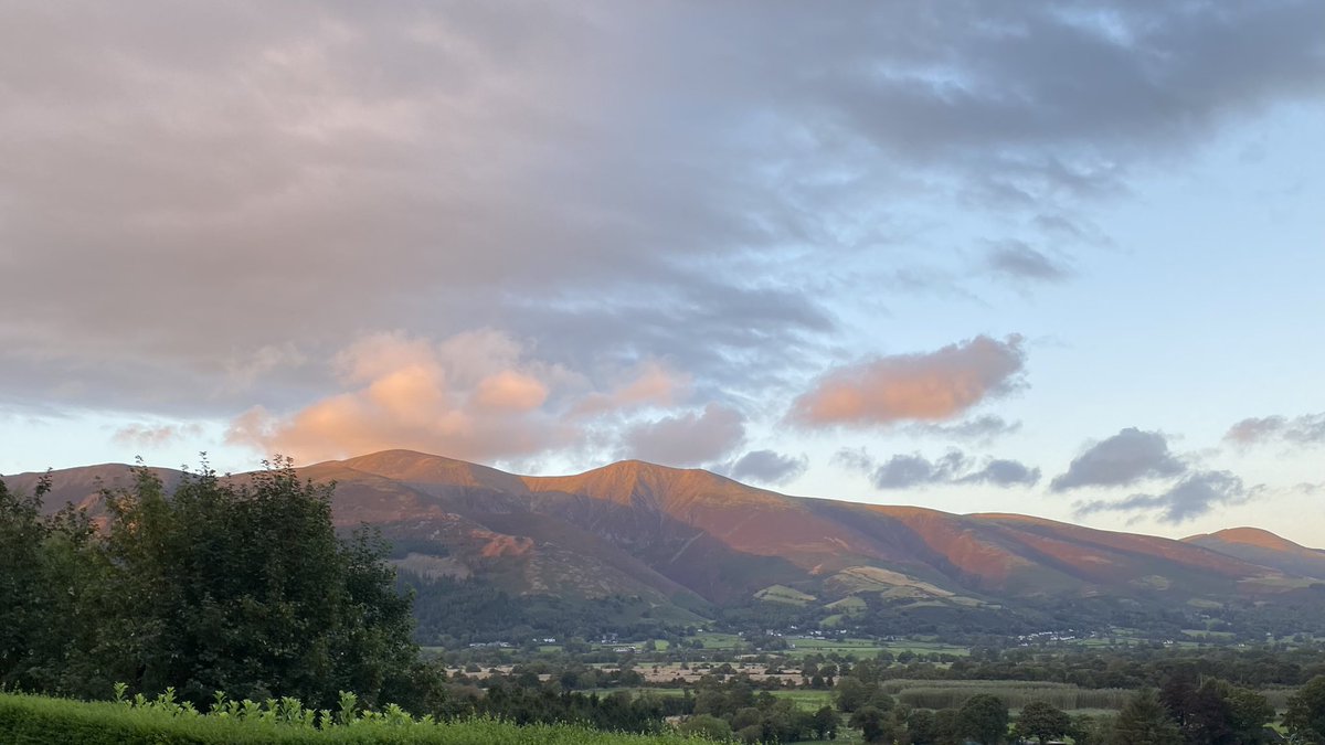 braithwaiteshop's tweet photo. A bit chilly out there now. 
#skiddaw #Keswick #lakedistrict #cumbria #braithwaite #lakes #photography #mountainbikes @LDRwaves @ReuvenRichard https://t.co/NVMcyl0teZ