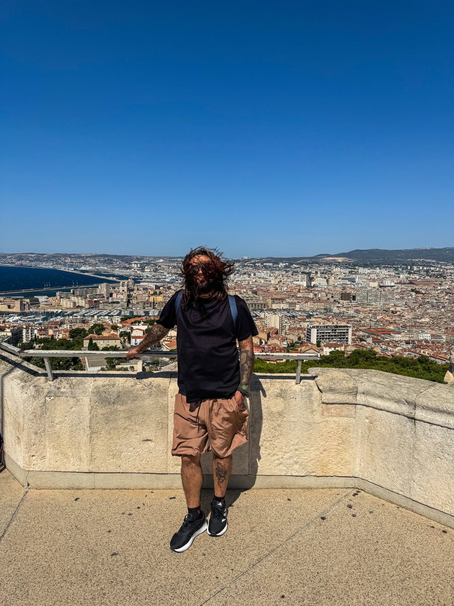AlexBFlores's tweet photo. 🇫🇷🇪🇺🛳️Marsella-Francia #EuroTrip2024 #Familia #Crucero #LeoElViajero https://t.co/Qt47Uu0iKA