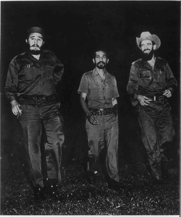 Fidel sobre Almeida  Escuchaba con placer algunas de sus canciones, y en especial aquella de  encendida emoción que ante el llamado de la Patria a “vencer o a morir”  se despedía de humanos sueños. #AlmeidaVive <a href="/VIC3NT3_CH/">VICENTE CHIU PARGAS</a> <a href="/casa_102/">Mi CASA</a> <a href="/ElProfe2890/">𝓔𝓵 𝓟𝓻𝓸𝓯𝓮𝓼𝓸𝓻</a> <a href="/VictorGaute/">Víctor Gaute López</a> <a href="/liset_polanco/">Liset Glez Polanco</a>