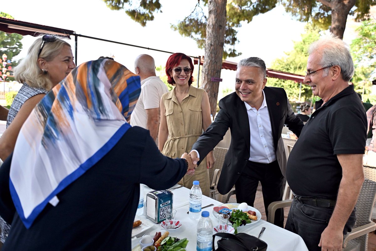Av_umituysal's tweet photo. Cumhuriyet Halk Partimizin 101. kuruluş yılı dolayısıyla Muratpaşa İlçe Başkanımız Can Okan Kıran, ilçe yöneticilerimiz, Kadın ve Gençlik Kolları Başkan ve yöneticilerimiz, mahalle temsilcilerimiz ve yol arkadaşlarımızla bir araya geldik. Cumhuriyetimizin ve demokrasimizin kurucusu ve teminatı olan Cumhuriyet Halk Partimizin 101. yılı kutlu olsun. Nice yüzyıllara!