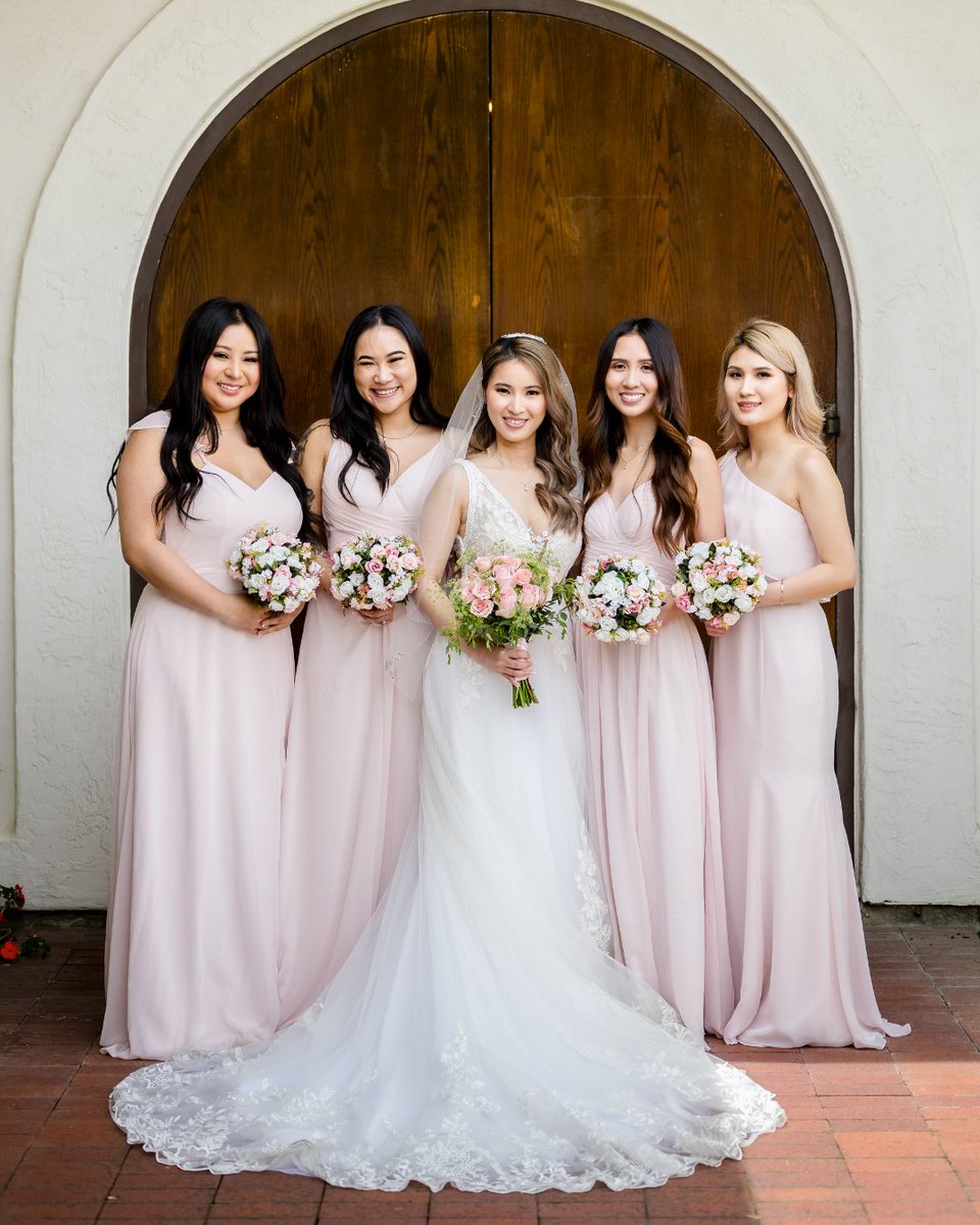insbystudio's tweet photo. One of the best parts of the wedding? Having the bride squad by your side! 👯‍♀️💕 These ladies brought so much love, laughter, and support to make the day even more special!
#bridesquad #bridesmaids #teambride #weddinginspirationideas #weddingdesignsideas #californiaweddings https://t.co/VNhF5k4tJw
