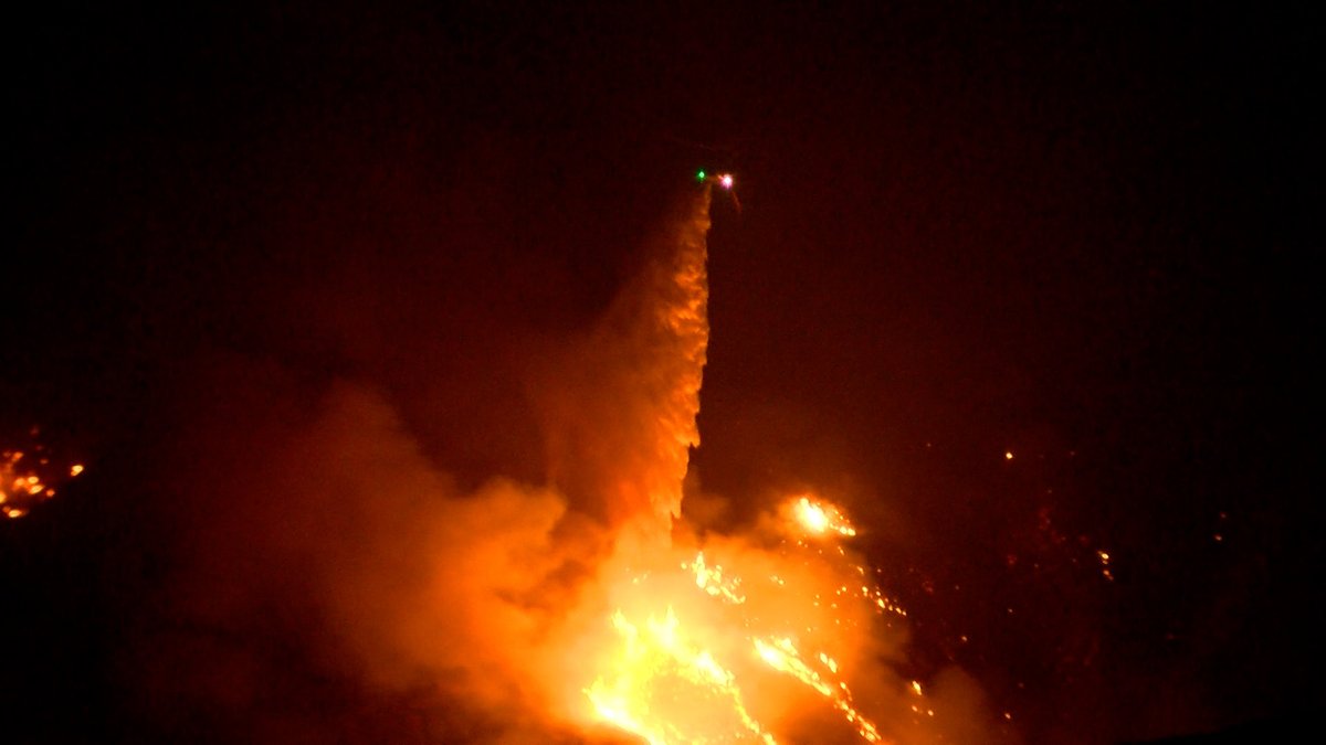 Tarp1969's tweet photo. Line Fire photo location 
Julian rd at Hwy 38 9-9-2024
I was just looking at total acres burning right now in so cal at 40,629acres this is the #LineFire #BridgeFire #AirportFire and #RoblarFire combined Red flag warning being issued on the Line Fire from 1100-2000 for https://t.co/A1GiJuU1nG