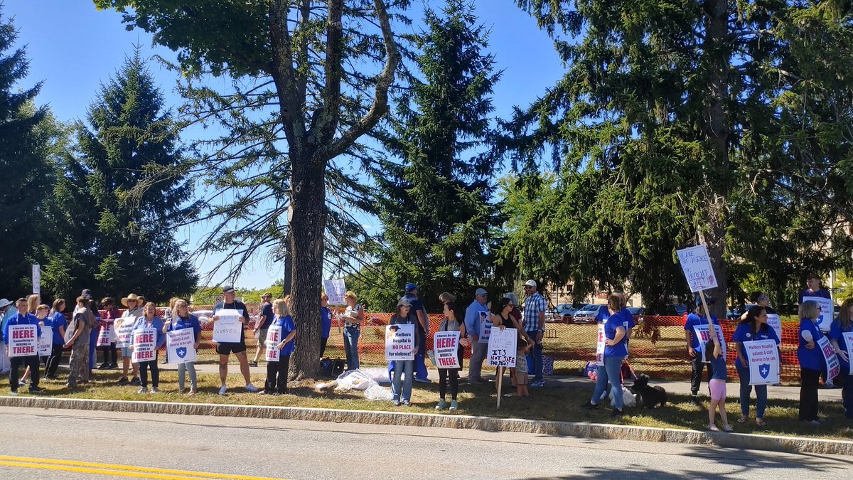lewislang22's tweet image. Happy to be part of @WorcDSA
And stand out in support of @MassNurses at Marlborough Hospital today at their Informational Picket.

Our nurses deserve better working conditions with the current
Workplace violence, high RN turnover, and dangerous nurse staffing conditions!