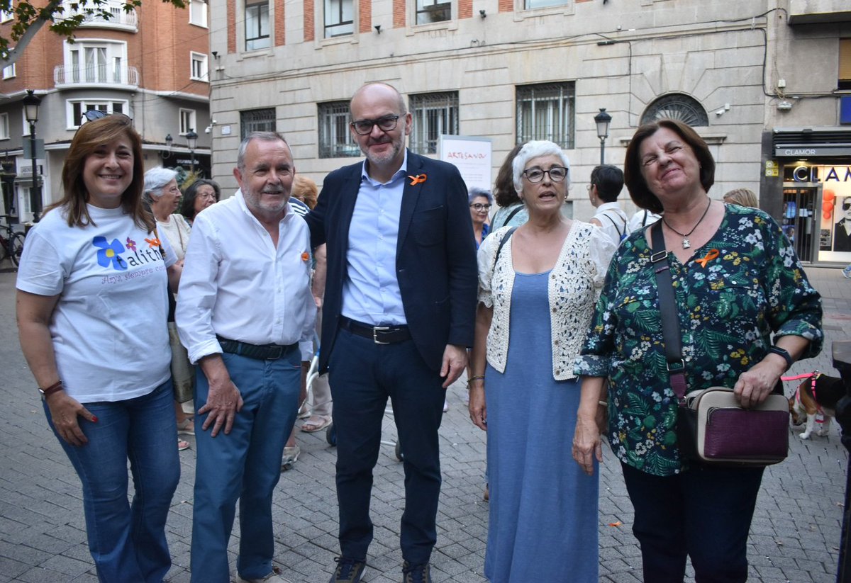 dipualba's tweet image. 🗣💯 Bajo el lema #ConéctateALaVida y de la mano de nuestro diputado de #Sanidad, F° García, hemos participado en la lectura del manifiesto con motivo del #DíaMundial para la #PrevencióndelSuicidio, organizado por el @Tel_Esperanza desde la Mesa para la Prevención del Suicido 💚.