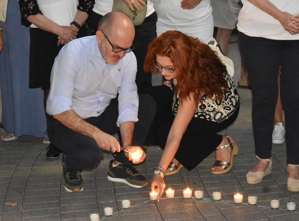 dipualba's tweet image. 🗣💯 Bajo el lema #ConéctateALaVida y de la mano de nuestro diputado de #Sanidad, F° García, hemos participado en la lectura del manifiesto con motivo del #DíaMundial para la #PrevencióndelSuicidio, organizado por el @Tel_Esperanza desde la Mesa para la Prevención del Suicido 💚.