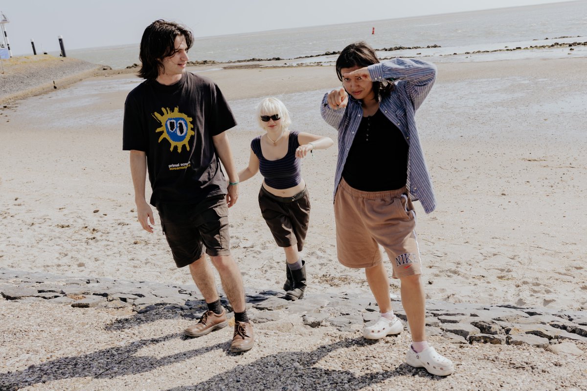 Terugkijken: de sessie van <a href="/mitjunkyard/">Mary in the Junkyard</a> op het VPRO Aan Zee-Podium. Nu te zien op het YouTube-kanaal van <a href="/3voor12/">3voor12</a>: youtu.be/vuA9AnK1H0A?si…