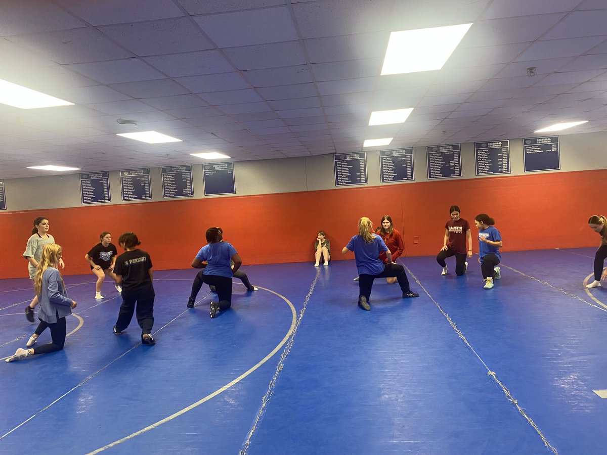 Try it day was a success for our girls.
More than 15 new prospective athletes trying the basics of the sport out! First day of season is October 21st! Preseason workouts have already begun!
Join us!