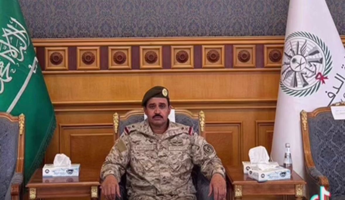 1oqaili's tweet photo. نبارك لسعادة اللواء الركن
عقاب بن عوض ابن عبدالهادي 
بمناسبة صدور الامر الملكي الكريم بترقيته 
إلى رتبة ( لواء ركن ) ، سائلين المولى عز وجل 
له دوام التوفيق في خدمة دينه ومليكه ووطنه
#السعودية #مطير #العقاليه https://t.co/IqJVQBWarC