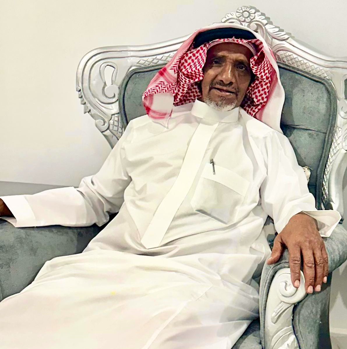 fahad_aldous's tweet photo. انتقل الى رحمه الله تعالى اليوم بعد معاناة مع المرض أبن العم و لاعب #الهلال الاسبق صالح بن محمد الدرح .. وسيصلى عليه عصر يوم غداً (الاربعاء) في جامع الملك خالد بأم الحمام والدفن بمقبرة الشمال .
تعازينا لابناءه: محمد وسلطان وسعد ولشقيقاتهم ووالدتهم وأسرة الدرح الكريمه داعين الله أن يتغمده بواسع رحمته ويسكنه فسيح جناته ويجعل ما اصابه طهور وأجر ورفعه لدرجاته .
(إنا لله وإنا إليه راجعون)
#صالح_الدرح_الى_رحمة_الله