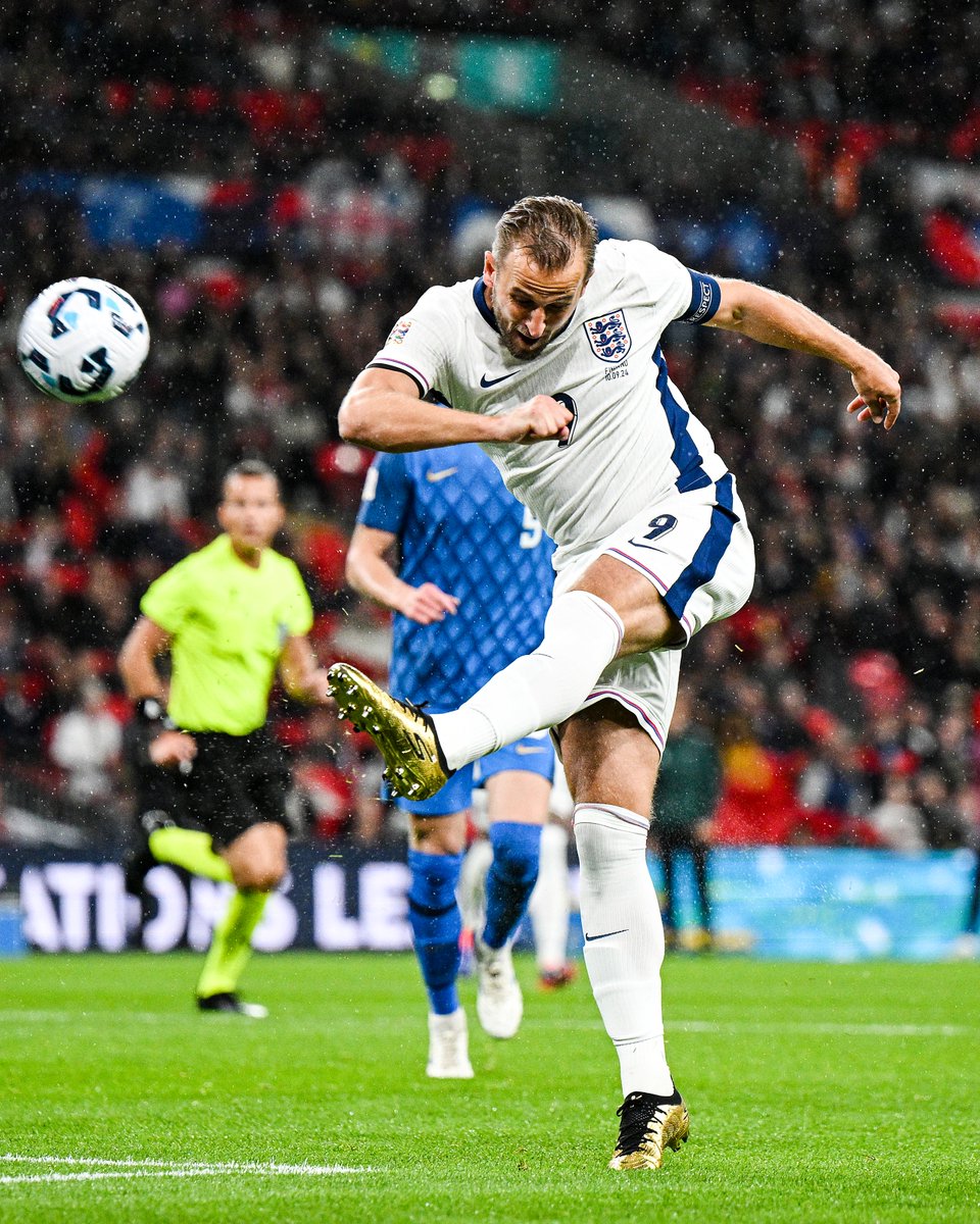 brfootball's tweet image. Harry Kane is wearing gold boots to mark his 100th England game 🏴