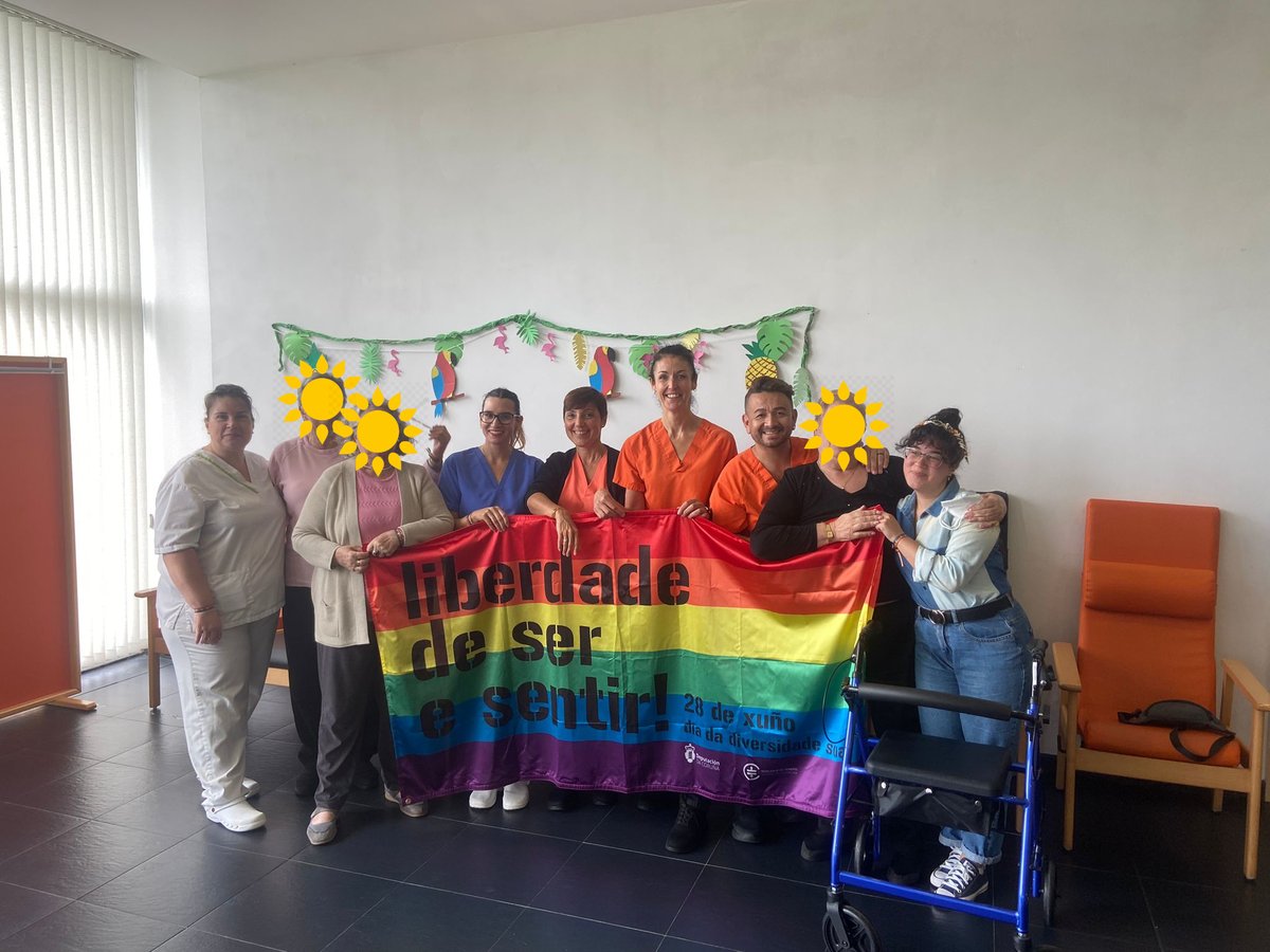 alasacoruna's tweet photo. 🧓Marabillosa mañá no centro de día do @concellosansa 

💜Graciñas ás persoas usuarias e o equipo de traballadoras pola boa acollida

Seguiremos levando a Liberdade de #SerESentir 🏳️‍🌈 polas vilas e pobos da #Coruña  

Próxima parada 🚏 @concellodebrion https://t.co/Oo6Ad8nTzs