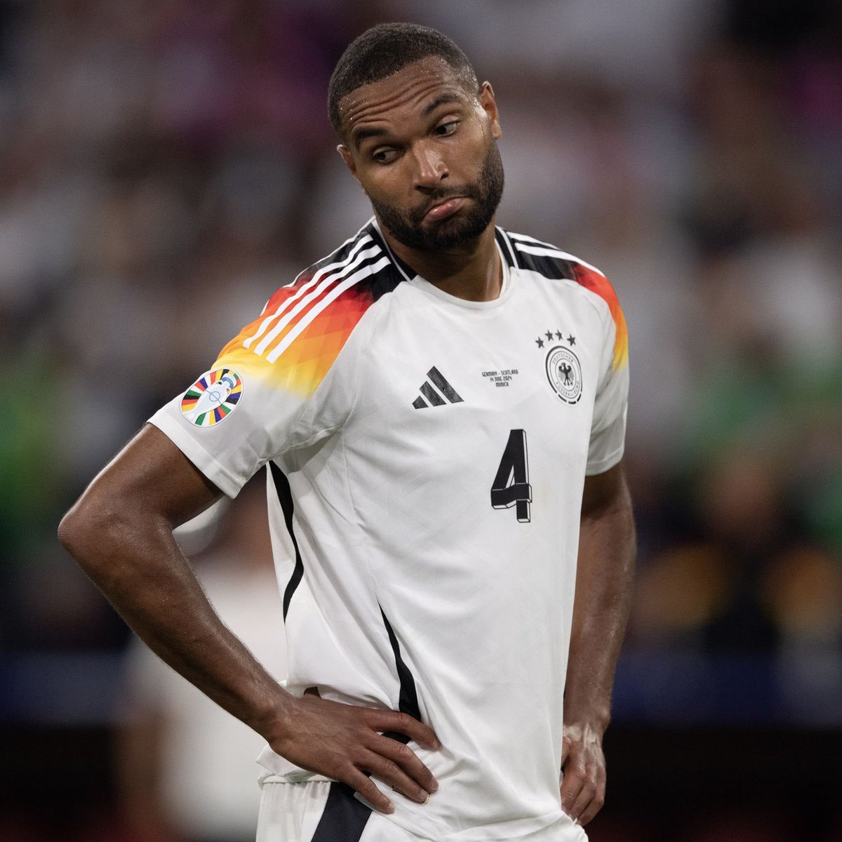 pakschaal's tweet photo. Brian Brobbey emptying his pocket after the match https://t.co/XhySaLiXr2