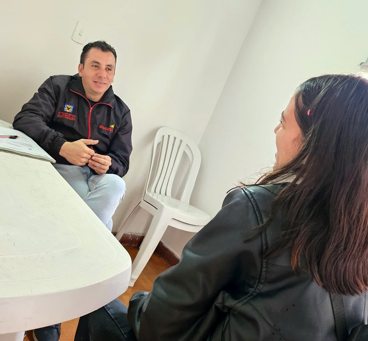 DistritoJoven_'s tweet photo. 👋Nuestra estrategia de Atención Integral #ActivaMente llegó a nuestras #CasasDeJuventud de las localidades de Usme, Kennedy, Engativá, Suba y Ciudad Bolívar, con espacios de escucha y orientación psicosocial en el marco del Día Mundial de la Prevención del Suicidio. https://t.co/0DN6qSWSdw