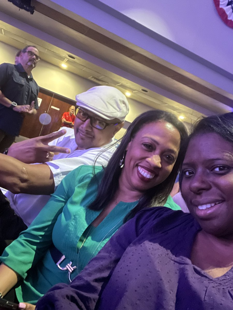 annetted08's tweet photo. Debate ready #OnceADelegateAlwaysADelegate #Kamala #DNCDelegate #CD5 #DebateWatchParty @KamalaForAZ https://t.co/0EpuSmB1YC