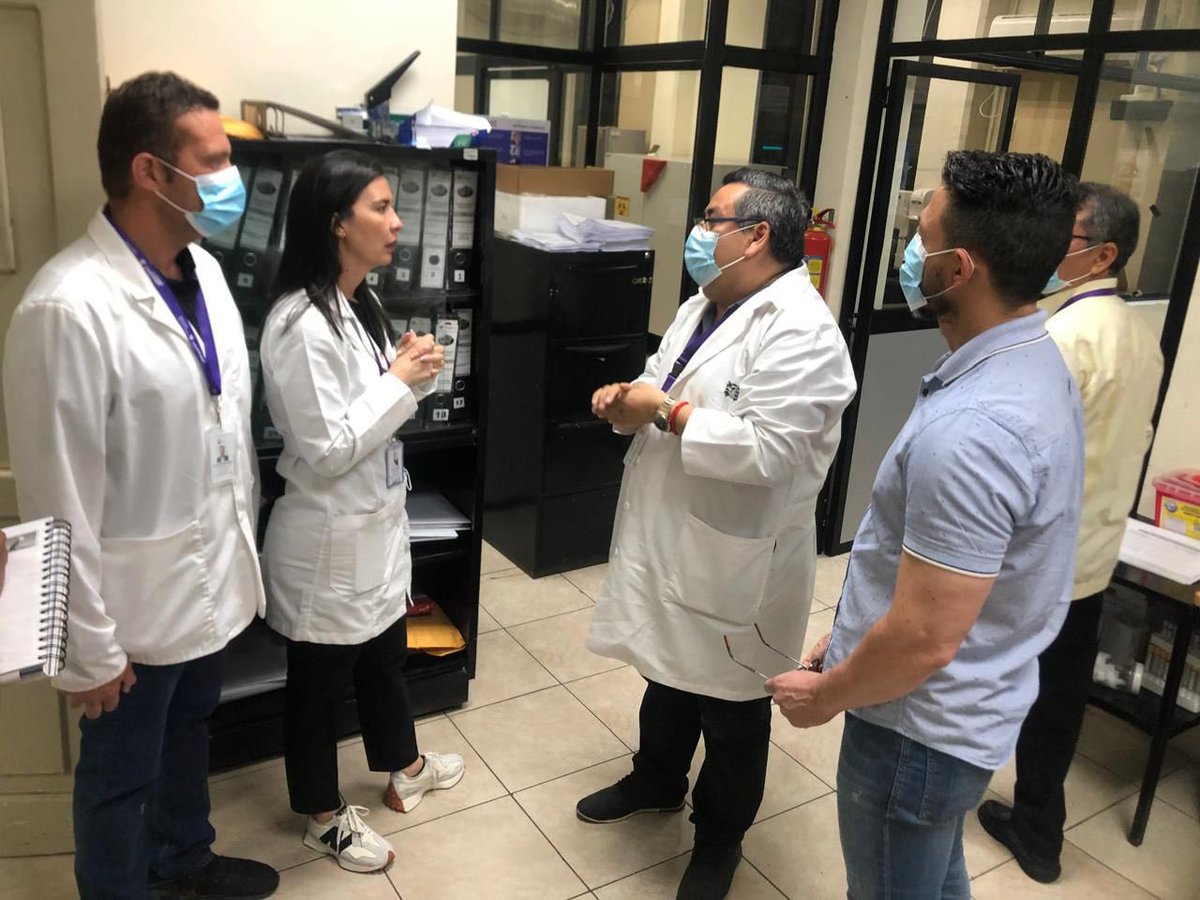 Salud_Ec's tweet photo. 📍#Babahoyo | La subsecretaria de Atención Móvil, Hospitalaria y Centros Especializados de @Salud_Ec, Andrea Bravo, realizó un recorrido por el Hospital Martín Icaza para revisa flujos de atención. Además, impartió instrucciones para mejorar la oferta de servicios a la comunidad. https://t.co/a16c6awpFU