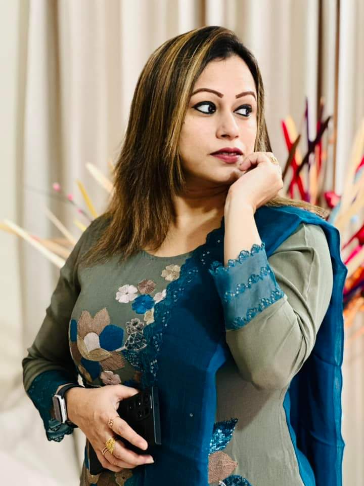 ❝ যেদিন যে মুহূর্ত থেকে এই উপলব্ধি হয়েছে - ঠিক সেই মুহূর্ত থেকে 'নিজের' চাইতে বেশি আর একটুও কাউকে ভালোবাসি না! ❞
ডা. মায়েশা চৌধুরী-