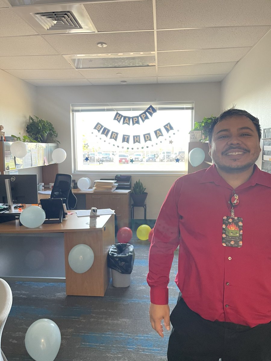 LAlvarez_CL's tweet photo. Happy Birthday @TovarELMS! You are one of a kind! We hope you enjoyed your day @Eastlake_Middle! 💜🎉🥳 @vesparza_ELMS https://t.co/1rPzhBy8TK