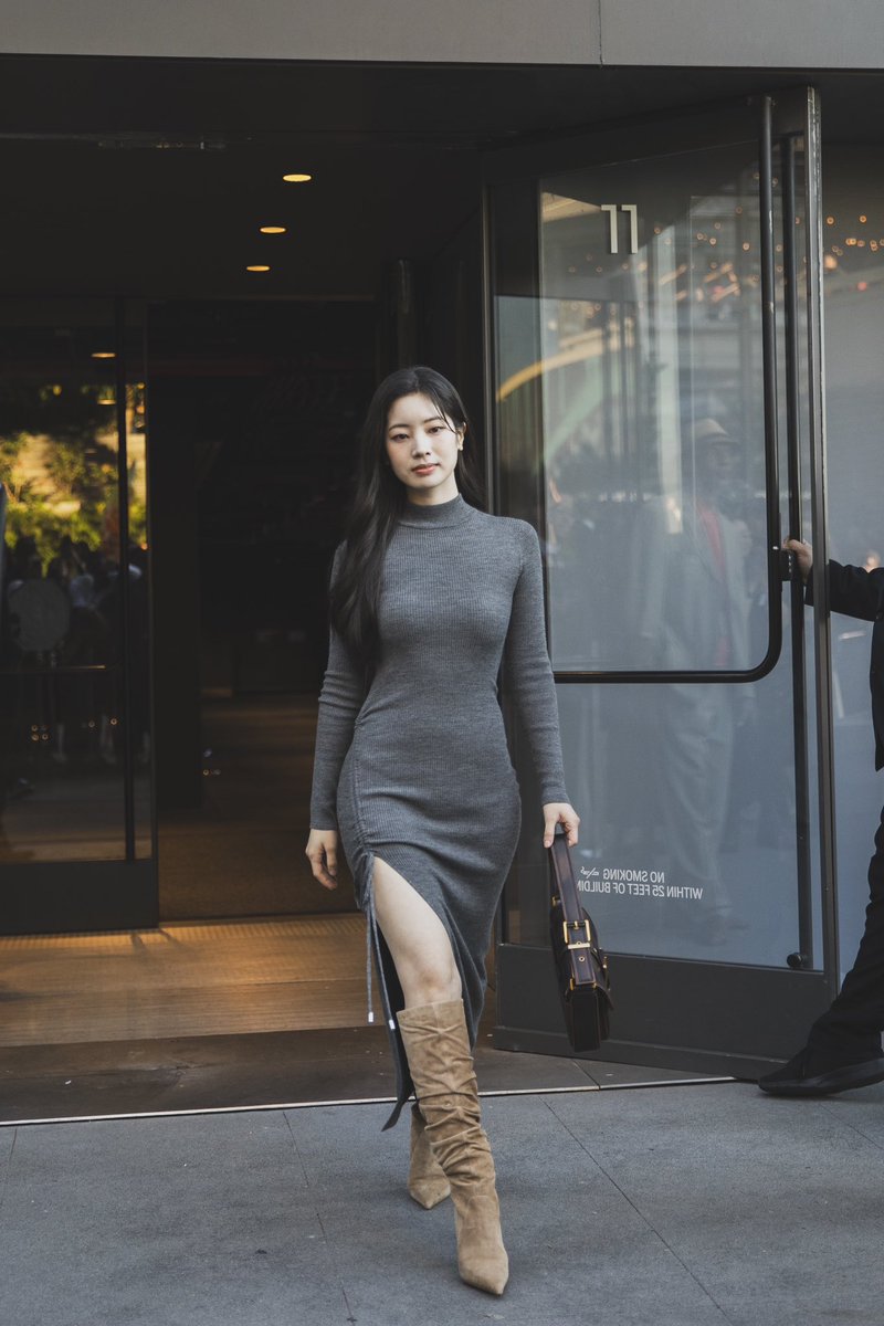 tzujuliee's tweet photo. THE QUEEN OF MICHAEL KORS, KIM DAHYUN. https://t.co/9uWs8vi6Ta