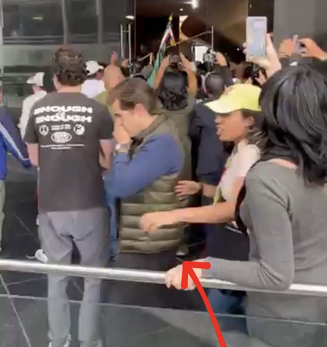abrahamendieta's tweet photo. @caroviggiano Senadora, su hijo estaba encabezando las protestas violentas. https://t.co/7WQAMKHQEa