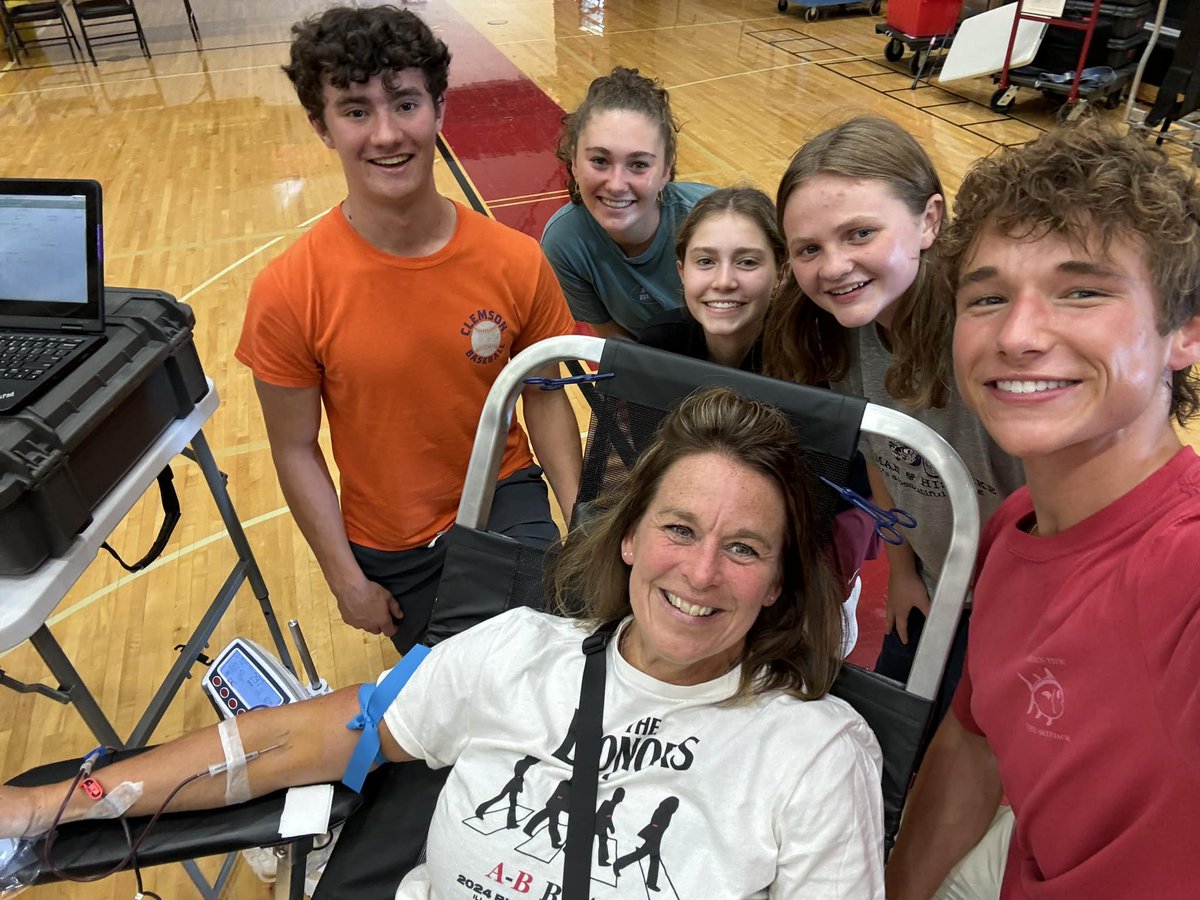 It may have been hot in the Eastern High gym, but the National Honor Society made a difference with its fall blood drive. The blood drive resulted in donations that equal 75 lives saved! Working together, school groups find ways to serve and help our communities.