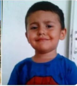 Miraç Çelik, Dicle’nin Kelekçi Mahallesi’nde kaybolduğunda henüz 4 yaşındaydı. 2020 yılından beri tek bir ize dahi ulaşılamadı. Narin’den sonra aile “bir umut” yeniden gündemleştirmek istiyor. Kaybolmadan önce çekilen fotoğrafları bunlar. Yaşıyorsa, şu an 8 yaşlarında…