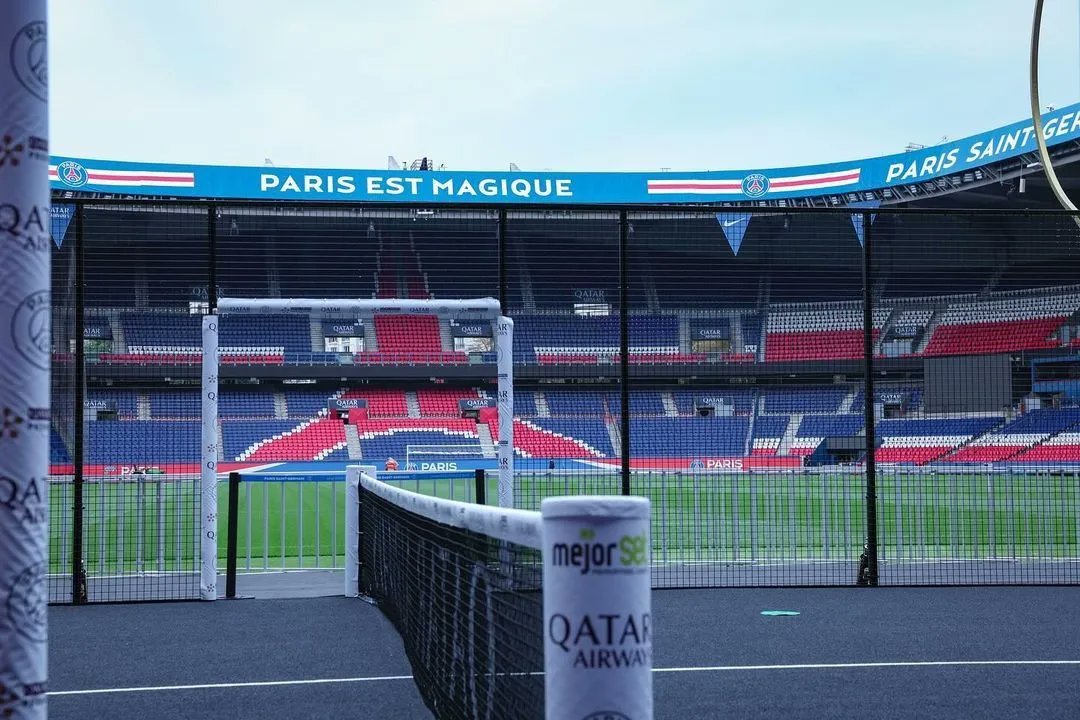 LedProjects's tweet photo. 💥Así luce la pista que @Mejorset instalaba en el estadio del @PSG_espanol con nuestra iluminación #LedProjects modelo 12 PV de 180W
#ledlights #LedLighting #psg #Mejorset #PremierPadel @premierpadel https://t.co/Uuqz54FjCH