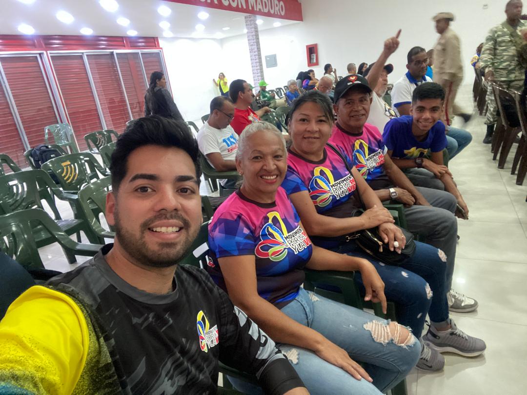 Aimara_aguilarr's tweet photo. Desde los espacios del @PartidoPSUV #Aragua ,El @MPV_Araguaa  presente en el congreso del bloque  histórico de las 5 Generaciones .
@NicolasMaduro
@Soykarinacarpio
@vargas_mimou 
@fundacion_mpv
#5Generaciones
#BloqueHistorico https://t.co/8Vgy0LJDwS