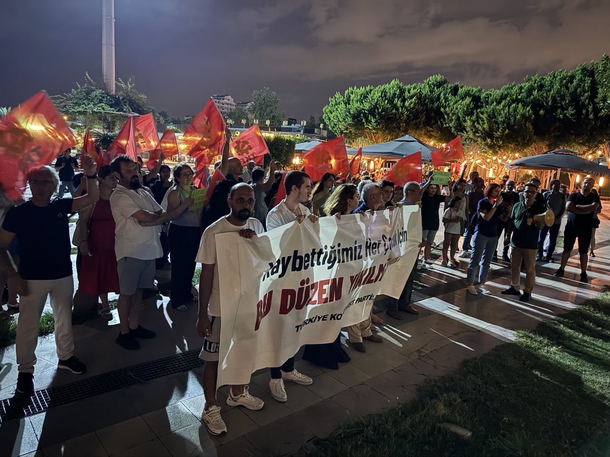 tkpantalya's tweet photo. Tarikat ve cemaat düzeninin aramızdan aldığı Narin için Konyaaltı Kent Meydanı'ndaydık.

Söz veriyoruz: Narin'in ve yaşamı karartılan tüm çocukların hesabını soracağız. Bu düzeni yıkacak ve laik, aydınlık, eşit bir ülke kuracağız. https://t.co/nWVdP7cG3d