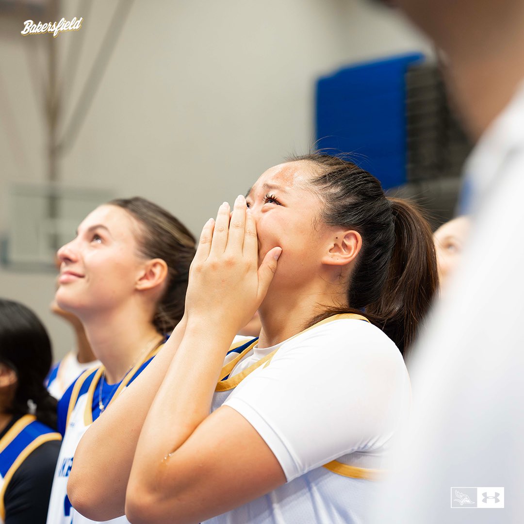csub_wbb's tweet photo. Hard work pays off ‼️‼️

Former walk on Ally Tse earns a full scholarship for the Cal State Bakersfield Women’s Basketball team. Here is the emotional moment when she found out 💙💛
#WorkToWin | #RunnersOnTheRise https://t.co/2Jw59mEeMU