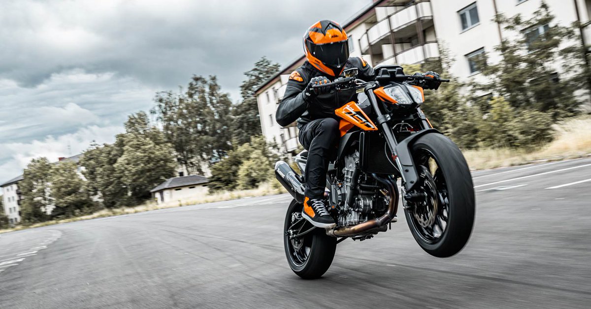 Hang it Out: The Bike EXIF guide to middleweight naked bikes: Motorcycle designers of the early ’80s probably ponder how we got here, a time when street bikes with exposed frames, unshrouded headlight assemblies and flat… bikeexif.com/2024-middlewei… qr.net/5zyj