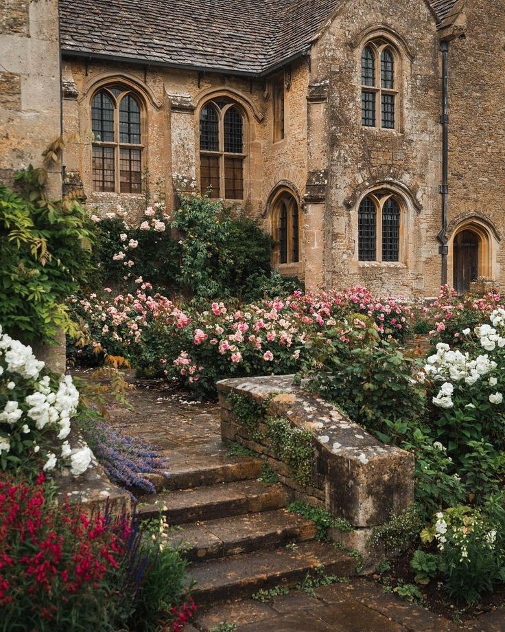 regencyspirit's tweet image. To have houses like these 🪞