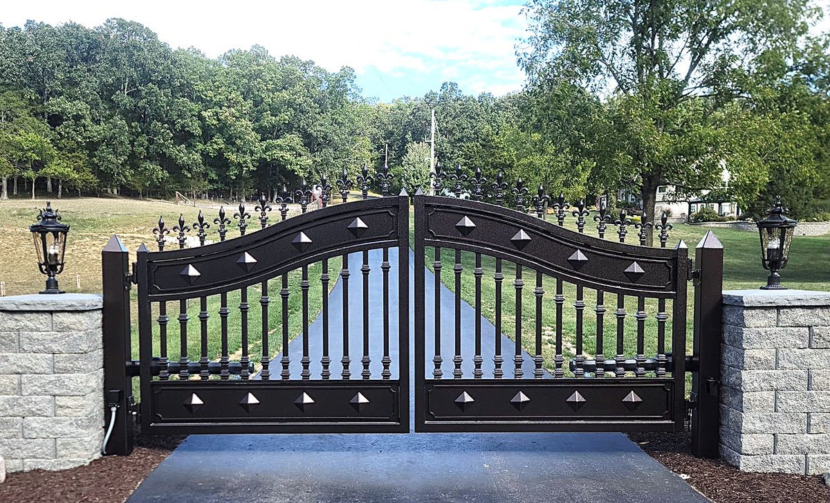 Metalsfarm's tweet image. Castle Swing Design Metal Gate

etsy.com/shop/MetalsFarm

#MetalGate #DrivewayGate #SteelGate #CanadaMade #FreeShipping #US