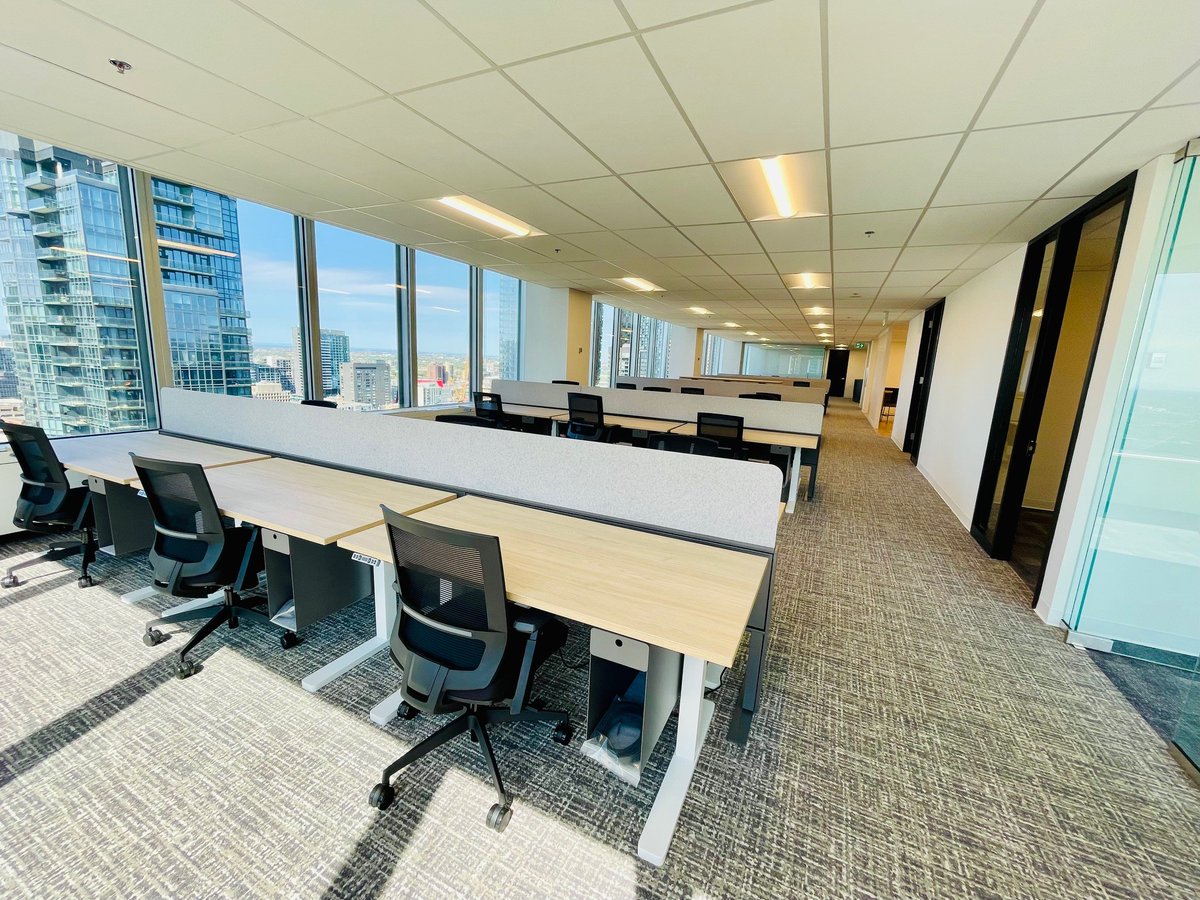 Nous sommes heureux de dévoiler notre plus récent projet de suite modèle au 630 René-Lévesque et maintenant prêt pour occupation! 4,896 pieds carrés offrant des vues spectaculaires sur la montagne et la rive-sud au 25e étage de l'immeuble. Qui sera l'heureux locataire?