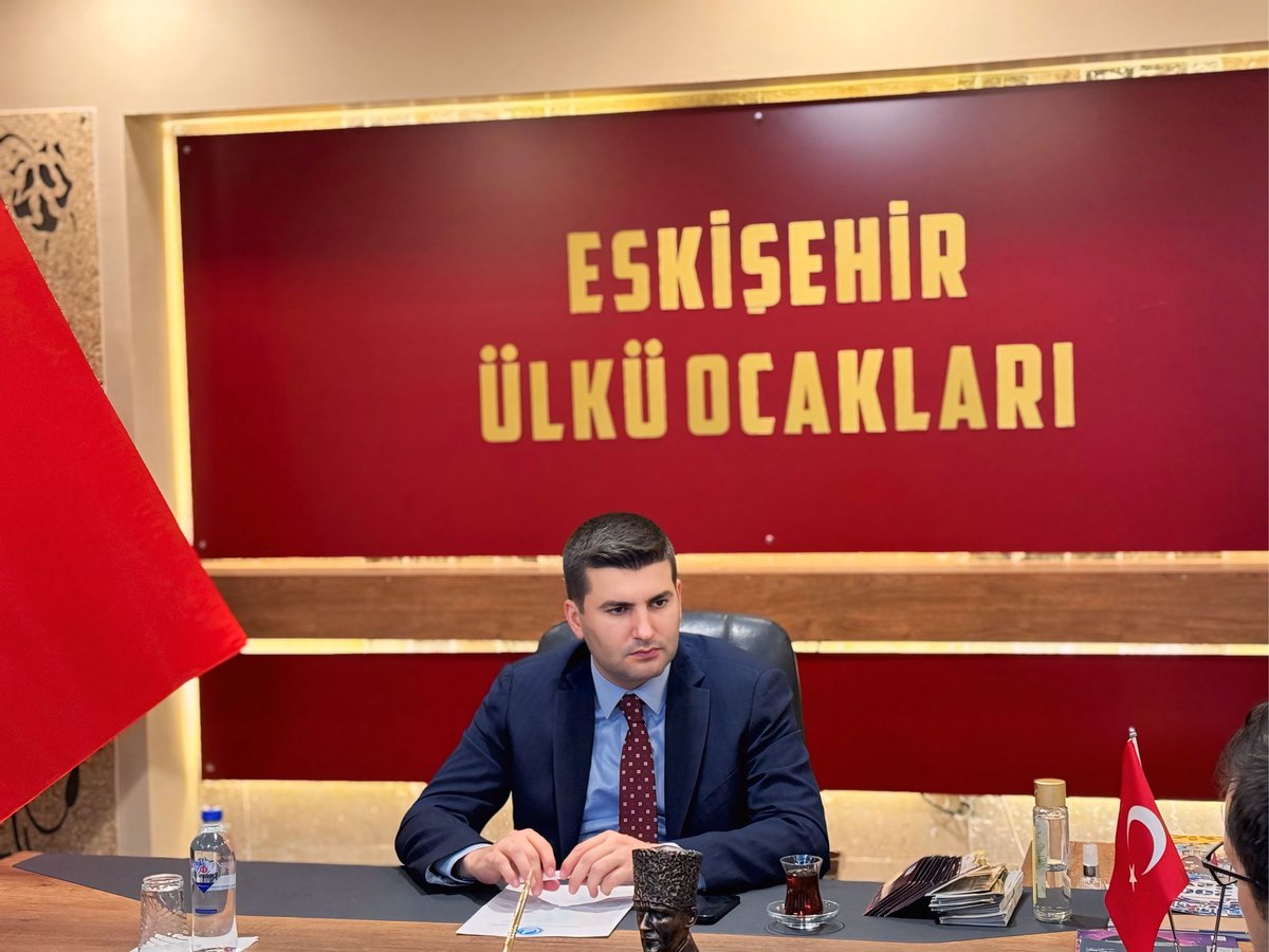 Türk Gençliğinin Yolbaşçısı Ülkü Ocakları Genel Başkanımız Sayın Ahmet Yiğit Yıldırım Eskişehir Ülkü Ocaklarımızda..

Ülkücü Şehit Bakanımız Merhum Gün Sazak Bey’in memleketi Eskişehir’de, Ülkücü Hareketin ve Türk Milletinin geleceğini şekillendirecek yeni Gün Sazaklar