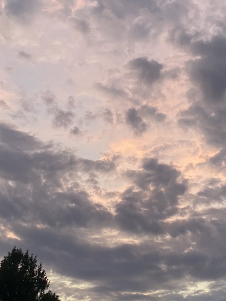Audreyinstead's tweet image. clouds are pretty,