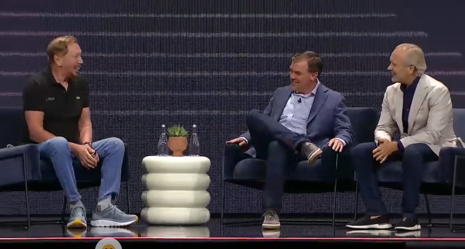 And <a href="/StateStreet/">State Street</a>'s <a href="/AZitney/">Andrew Zitney</a> joins <a href="/Oracle/">Oracle</a>'s @LarryEllison and @AWSCloud Matt Garman - why they wanted them to partner - <a href="/OracleExadata/">Oracle Exadata</a> customer that uses #AWS.  It's all about #EnterpriseAcceleration in the Digital Era for #StateStreet #CloudWorld