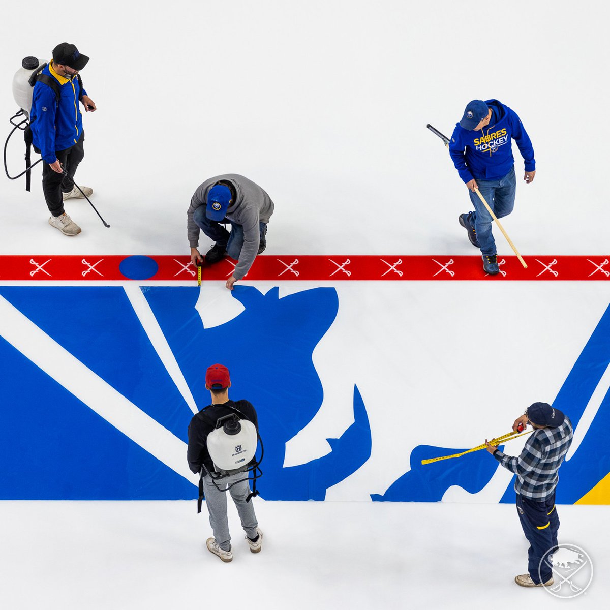 BuffaloSabres's tweet photo. A moment for our fantastic ice crew 👏

Check out the full ice install gallery → https://t.co/0iK4UIO8bC