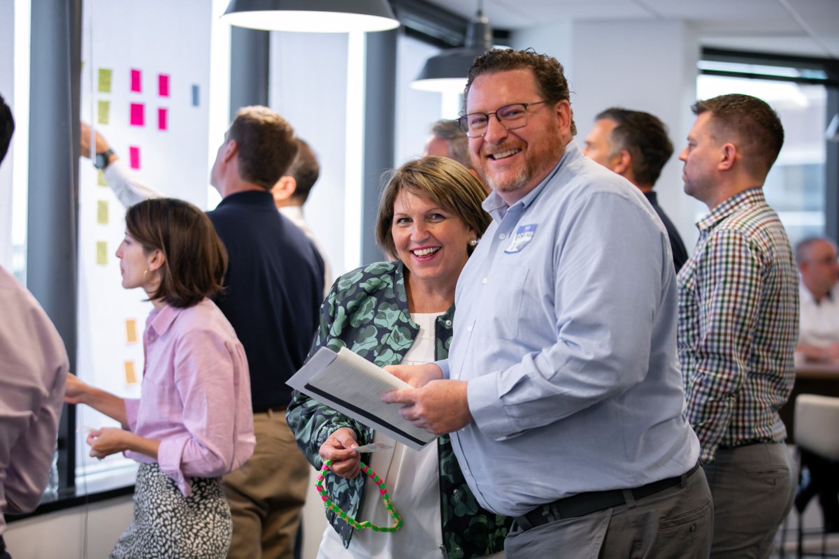 aisteam's tweet image. Are you an Azure expert? As a Senior #AzureEngineer, you&apos;ll build scalable and secure Azure environments, mentoring your team and ensuring optimal performance. Apply today! okt.to/6TAPLe
 #CloudSolutions #TechJobs #HybridWork