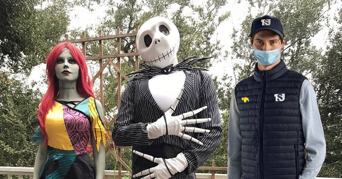 ChiguireBipolar's tweet photo. Traje de perito del TSJ entre los disfraces más buscados para Halloween https://t.co/sWhZP1S28f https://t.co/pUgEKpbNxy