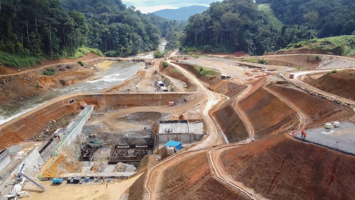 Ce 10 sept. 2024, le Premier ministre Raymond Ndong Sima a visité le site de Kinguélé Aval pour suivre l’avancement du barrage hydroélectrique, essentiel pour répondre à la demande croissante en électricité du Grand Libreville. #Gabon #Énergie