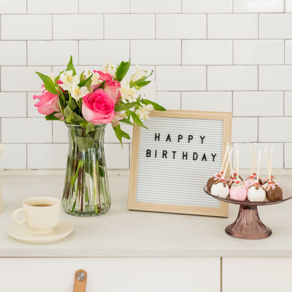 Cake poppin' into another fabulous year 🎂✨ Comment if you have a birthday in September!