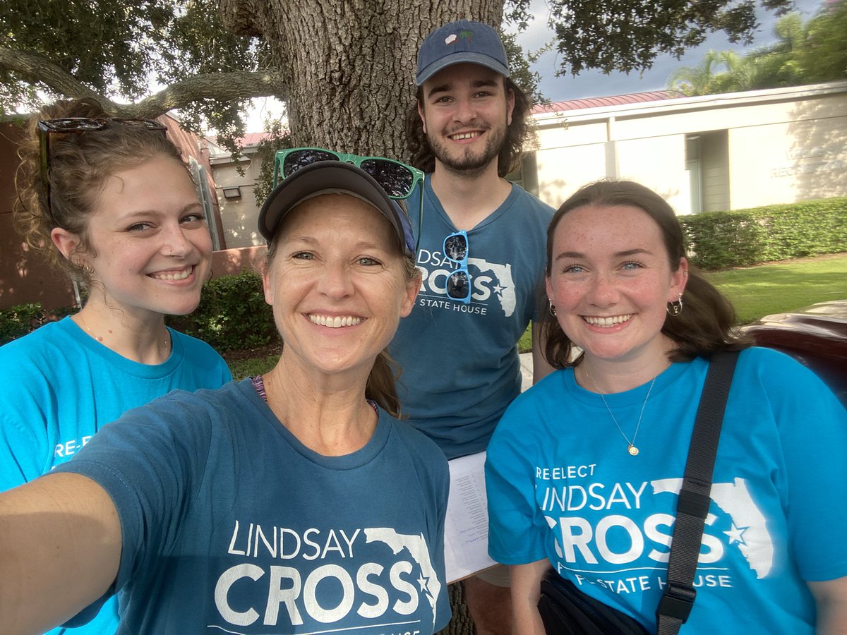 LindsayCrossFL's tweet photo. We are so excited to welcome Chloe as our new Field Director! 
Chloe is an Eckerd College alumni &amp; a MSc student from Univ of Edinburgh who is passionate about environmental protection, youth empowerment &amp; voter engagement.

#crossforflhouse #crosswalking https://t.co/kkb7rHm7gc