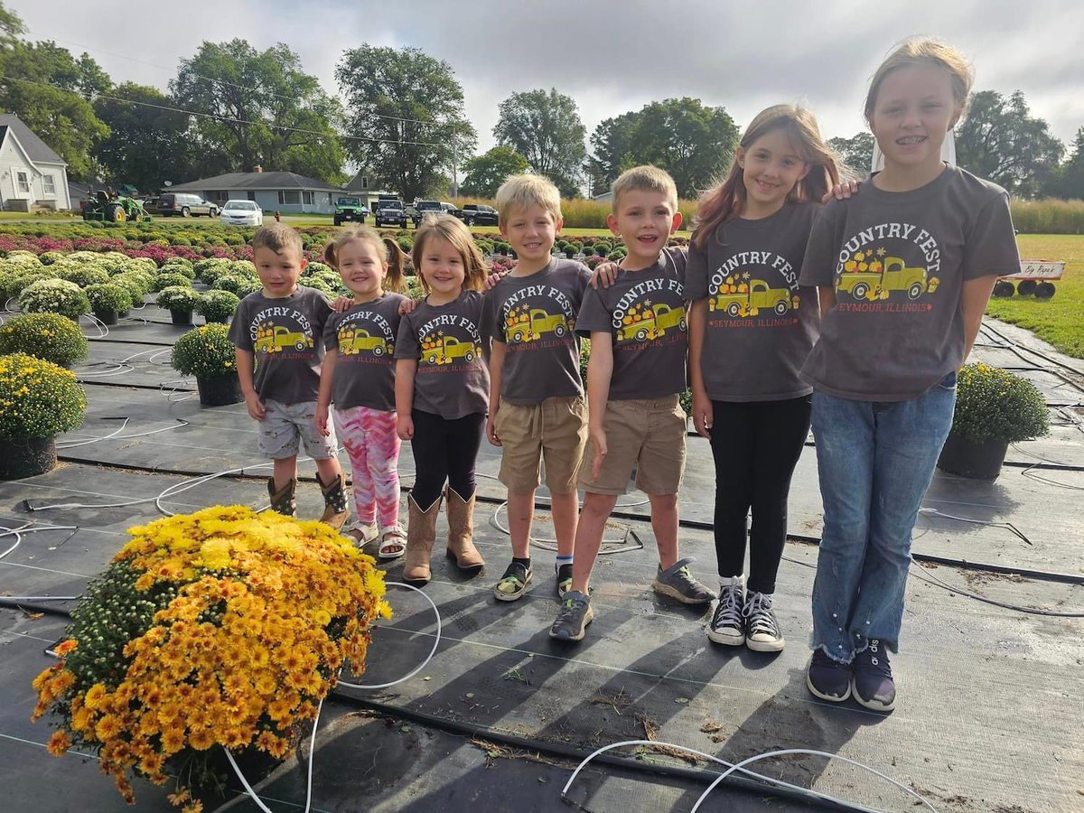 💛 The team has been hard at work all year, growing mums and pumpkins for the ✨𝟰𝘁𝗵 𝗔𝗻𝗻𝘂𝗮𝗹 𝗖𝗼𝘂𝗻𝘁𝗿𝘆 𝗙𝗲𝘀𝘁✨ on Sept. 14-15 in Seymour.

🧡 A free kid's zone, food and other vendors, live music + more!

👉 Visit countryfestdays.com for info. 

#chambana